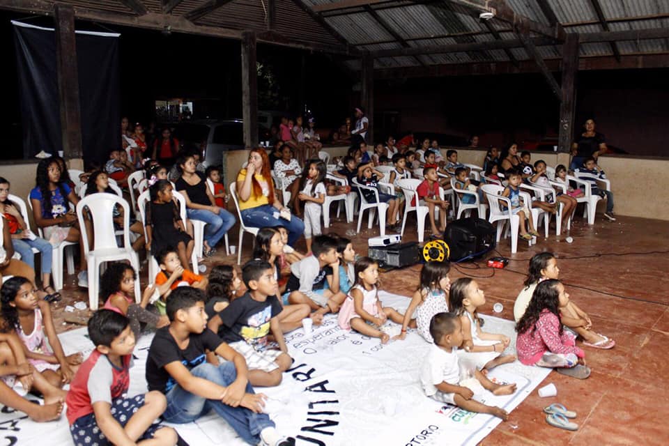 Projeto CINE CRAS leva entretenimento à crianças do bairro Nazaré Mineiro.